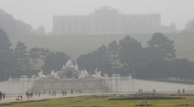 Palácio de Schonbrunn - Gloriette (ao fundo no topo)