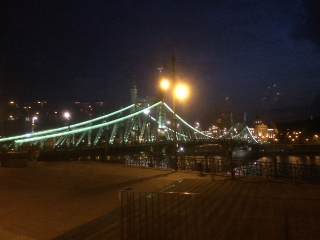 Ponte Szabadság híd, próximo ao Mercado Central - Budapeste-Hungria