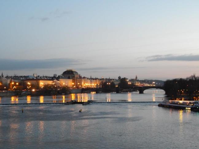 Vista do Castelo de Praga ao fundo