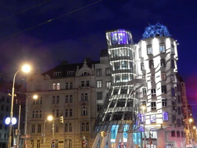 Casa Dançante - Dancing House